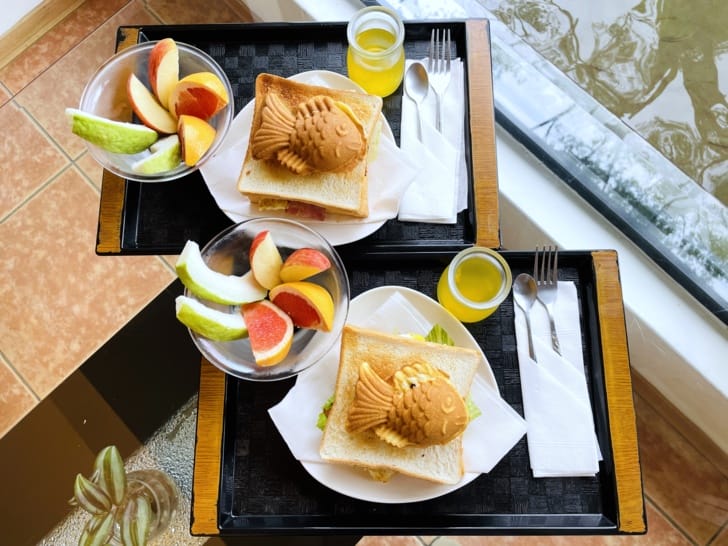 【潭心閣】花蓮鯉魚潭民宿螢火蟲住宿親子友善SUP立槳初體驗竟然在房間可以餵魚?!