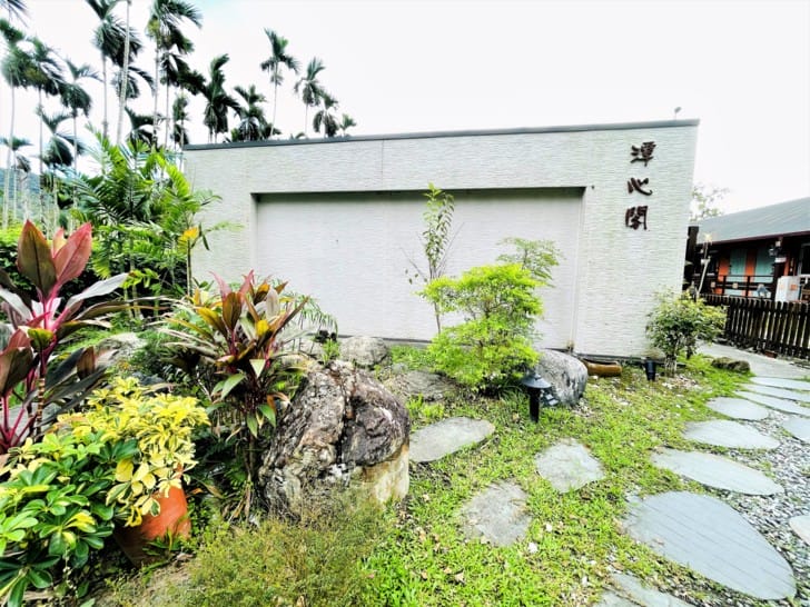 【潭心閣】花蓮鯉魚潭民宿螢火蟲住宿親子友善SUP立槳初體驗竟然在房間可以餵魚?!