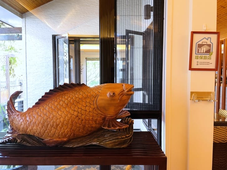 【潭心閣】花蓮鯉魚潭民宿螢火蟲住宿親子友善SUP立槳初體驗竟然在房間可以餵魚?!