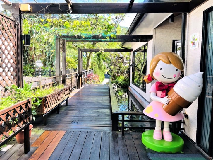 【潭心閣】花蓮鯉魚潭民宿螢火蟲住宿親子友善SUP立槳初體驗竟然在房間可以餵魚?!