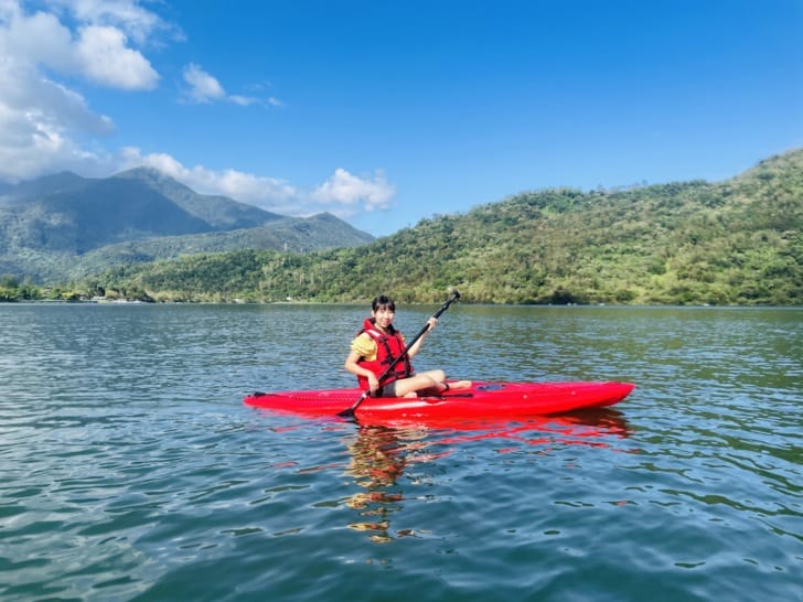 【潭心閣】花蓮鯉魚潭民宿螢火蟲住宿親子友善SUP立槳初體驗竟然在房間可以餵魚?!