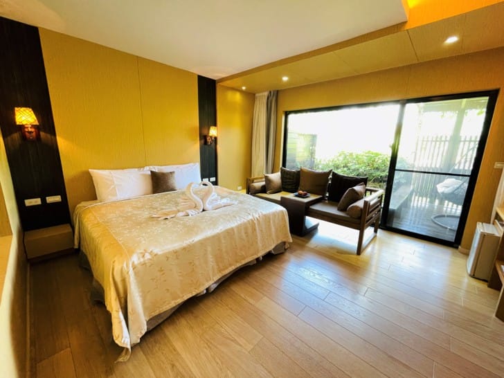 【潭心閣】花蓮鯉魚潭民宿螢火蟲住宿親子友善SUP立槳初體驗竟然在房間可以餵魚?!