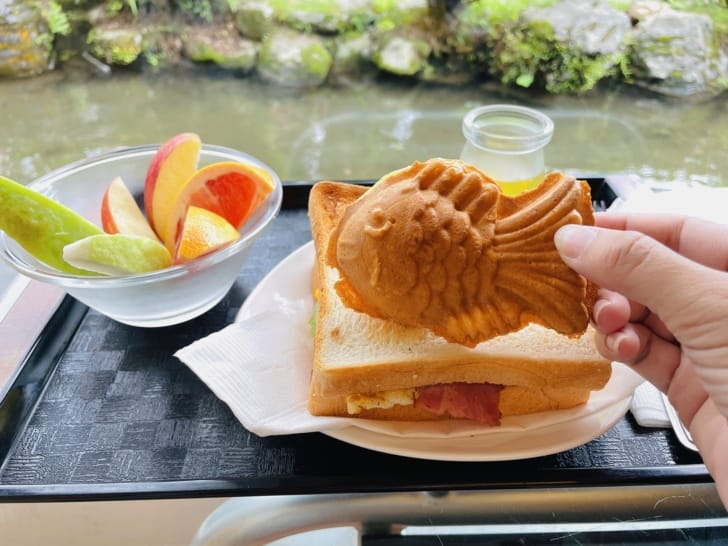 【潭心閣】花蓮鯉魚潭民宿螢火蟲住宿親子友善SUP立槳初體驗竟然在房間可以餵魚?!