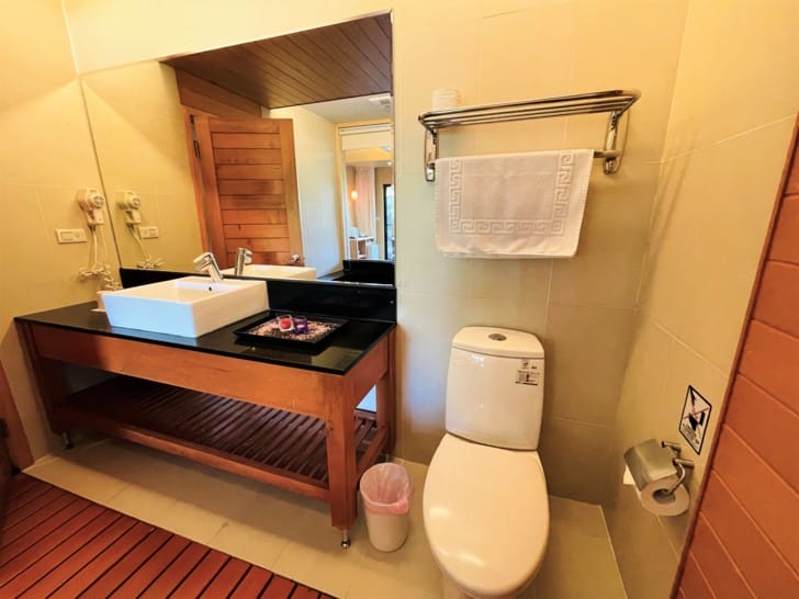 【潭心閣】花蓮鯉魚潭民宿螢火蟲住宿親子友善SUP立槳初體驗竟然在房間可以餵魚?!