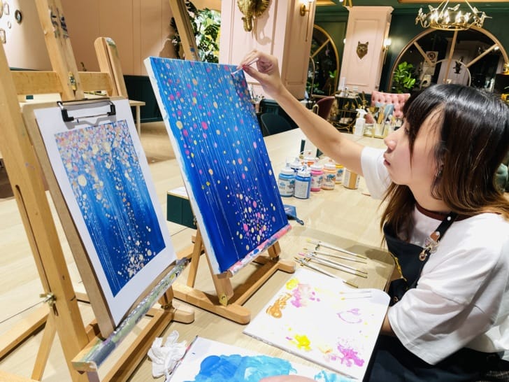 【莎夏畫室Sasha’s Wonderland】壓克力畫零基礎畫室有適合新手的迷你班教學網美激推景點台北最美畫室