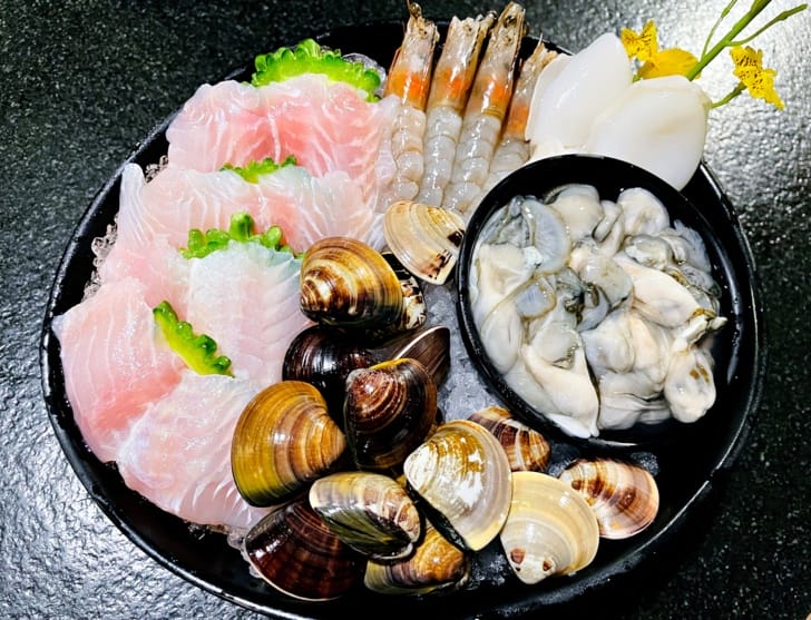 【肉多多火鍋。松山健康店】最歡樂最大火鍋集團火鍋迷必吃名店宵夜吃鍋首選樂多多集團大份量肉盤好滿足!