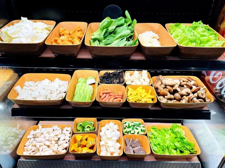 【肉多多火鍋。松山健康店】最歡樂最大火鍋集團火鍋迷必吃名店宵夜吃鍋首選樂多多集團大份量肉盤好滿足!