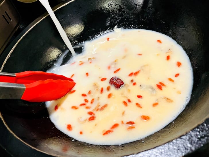 【肉多多火鍋。松山健康店】最歡樂最大火鍋集團火鍋迷必吃名店宵夜吃鍋首選樂多多集團大份量肉盤好滿足!