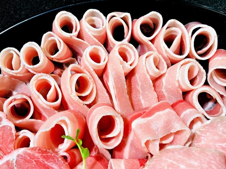 【肉多多火鍋。松山健康店】最歡樂最大火鍋集團火鍋迷必吃名店宵夜吃鍋首選樂多多集團大份量肉盤好滿足!