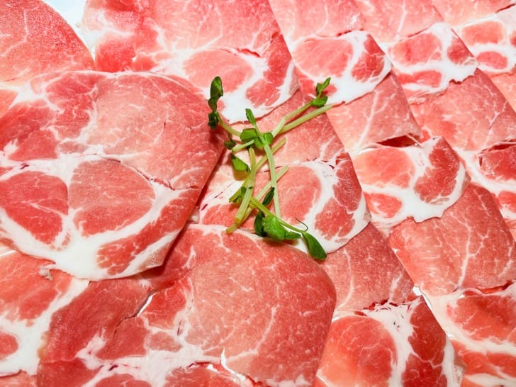 【肉多多火鍋。桃園春日店】火鍋第一品牌排隊宵夜名店火鍋迷必吃名店巨無霸肉量好過癮樂多多集團超夯火鍋