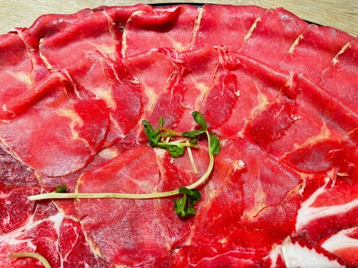 【肉多多火鍋。桃園春日店】火鍋第一品牌排隊宵夜名店火鍋迷必吃名店巨無霸肉量好過癮樂多多集團超夯火鍋