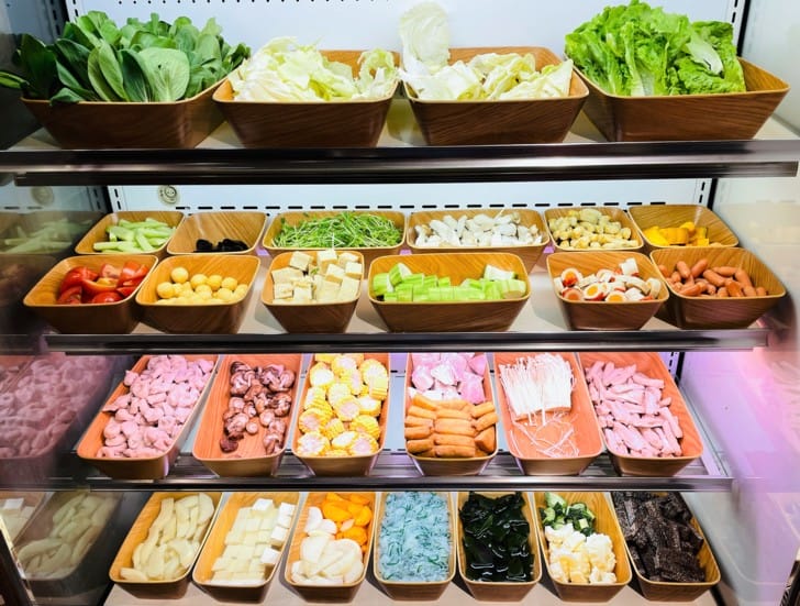 【肉多多火鍋。桃園春日店】火鍋第一品牌排隊宵夜名店火鍋迷必吃名店巨無霸肉量好過癮樂多多集團超夯火鍋