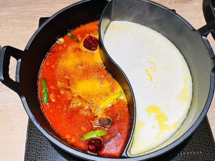 【肉多多火鍋。桃園春日店】火鍋第一品牌排隊宵夜名店火鍋迷必吃名店巨無霸肉量好過癮樂多多集團超夯火鍋