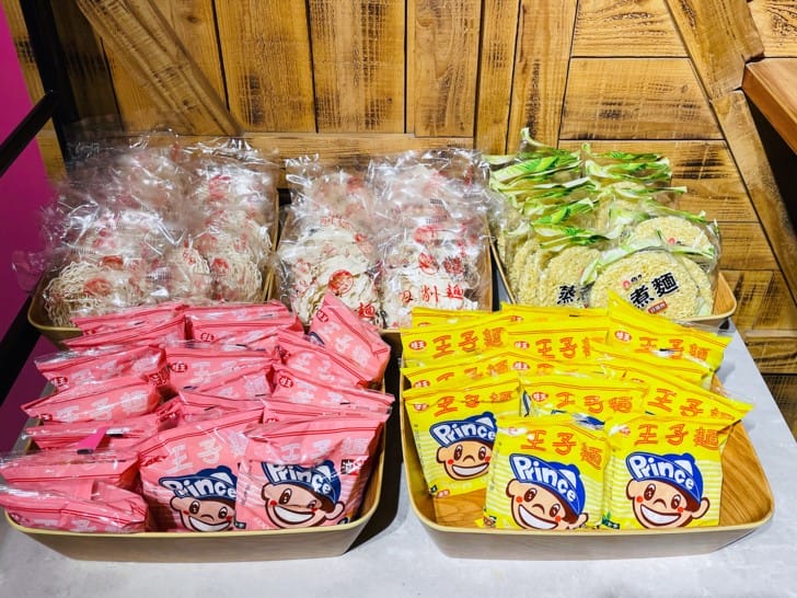 【肉多多火鍋。桃園春日店】火鍋第一品牌排隊宵夜名店火鍋迷必吃名店巨無霸肉量好過癮樂多多集團超夯火鍋