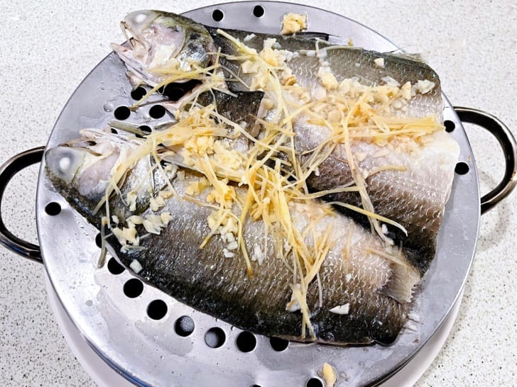 【二月牌沙茶爐】新莊溫體牛溫體豬巨大蒸籠海鮮塔新北新莊人氣汕頭火鍋