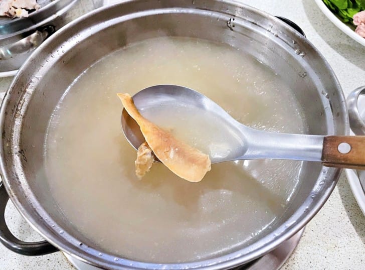 【二月牌沙茶爐】新莊溫體牛溫體豬巨大蒸籠海鮮塔新北新莊人氣汕頭火鍋