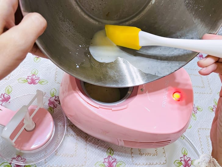 【美國Frigidaire富及第】-5度C冰淇淋機消暑冰淇淋自己DIY動手做自製冰淇淋免預冷即刻製作寵物也能吃的冰淇淋輕巧好攜帶露營神器