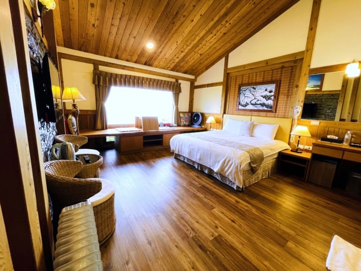 【事外桃源渡假山莊】南投清境熱門包棟民宿綠色雅築山景雙人房清境寵物毛小孩友善住宿到青青草原看綿羊秀不用十分鐘!