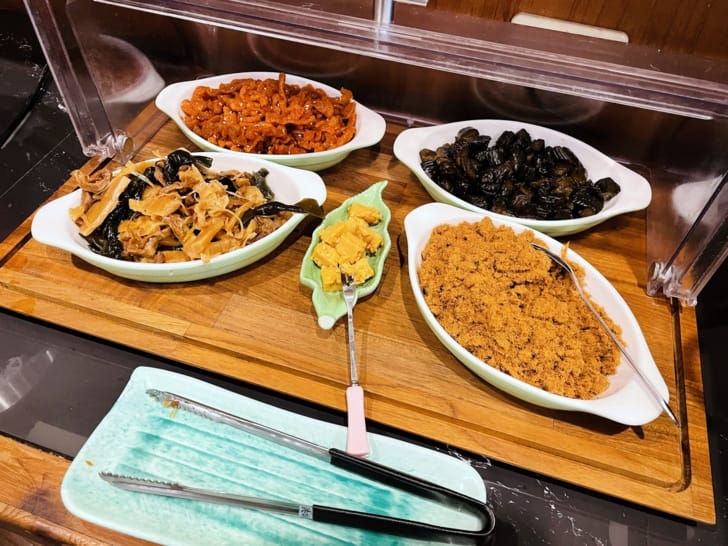 【事外桃源渡假山莊】南投清境熱門包棟民宿綠色雅築山景雙人房清境寵物毛小孩友善住宿到青青草原看綿羊秀不用十分鐘!