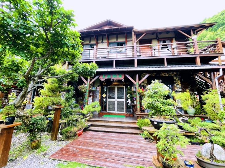 【事外桃源渡假山莊】南投清境熱門包棟民宿綠色雅築山景雙人房清境寵物毛小孩友善住宿到青青草原看綿羊秀不用十分鐘!