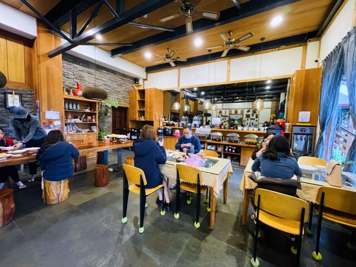 【事外桃源渡假山莊】南投清境熱門包棟民宿綠色雅築山景雙人房清境寵物毛小孩友善住宿到青青草原看綿羊秀不用十分鐘!