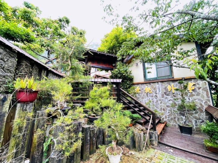 【事外桃源渡假山莊】南投清境熱門包棟民宿綠色雅築山景雙人房清境寵物毛小孩友善住宿到青青草原看綿羊秀不用十分鐘!