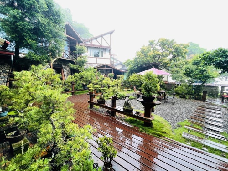 【事外桃源渡假山莊】南投清境熱門包棟民宿綠色雅築山景雙人房清境寵物毛小孩友善住宿到青青草原看綿羊秀不用十分鐘!