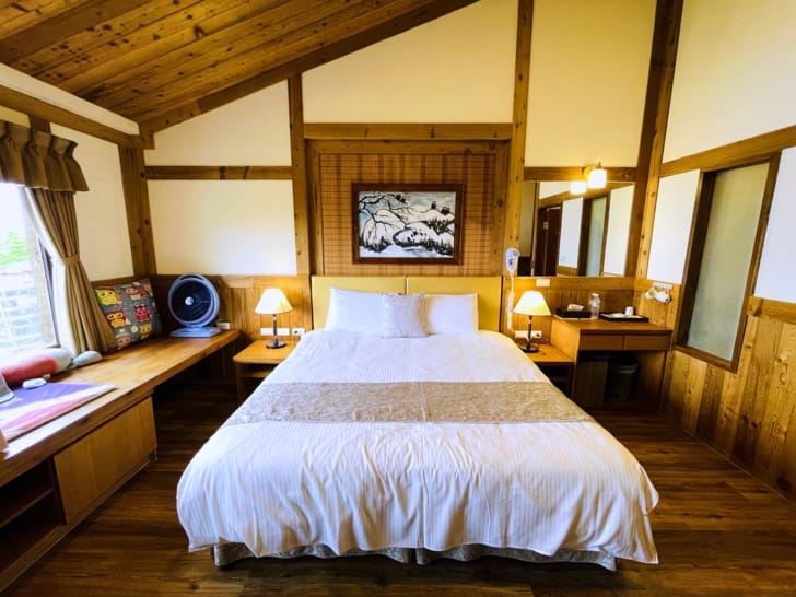 【事外桃源渡假山莊】南投清境熱門包棟民宿綠色雅築山景雙人房清境寵物毛小孩友善住宿到青青草原看綿羊秀不用十分鐘!