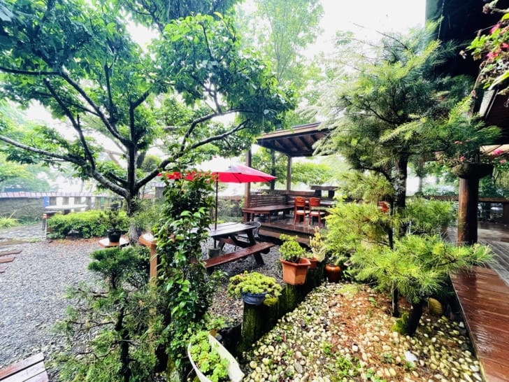 【事外桃源渡假山莊】南投清境熱門包棟民宿綠色雅築山景雙人房清境寵物毛小孩友善住宿到青青草原看綿羊秀不用十分鐘!