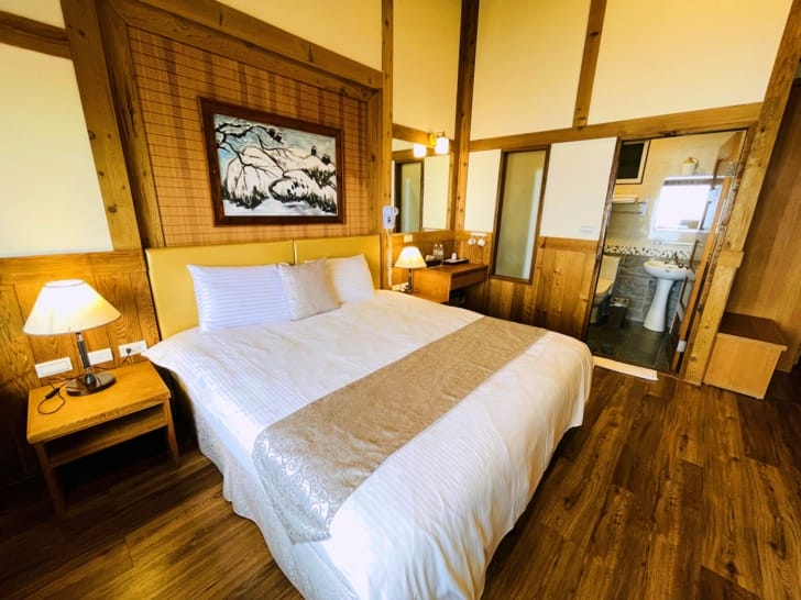 【事外桃源渡假山莊】南投清境熱門包棟民宿綠色雅築山景雙人房清境寵物毛小孩友善住宿到青青草原看綿羊秀不用十分鐘!