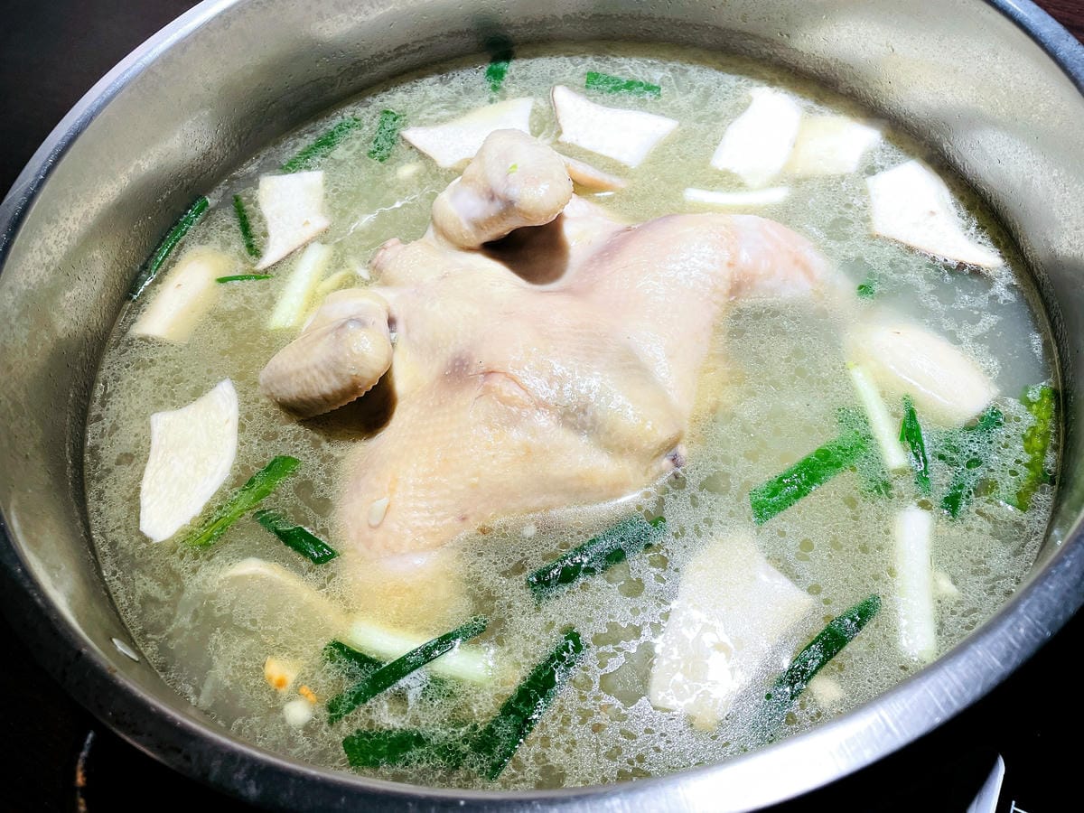 【狂一鍋三重重新店】傳統客家鹹湯圓vs古早味排骨酥,台客尚愛的新台式火鍋!台灣狂潮火鍋店最潮台味『狂一鍋』- 樂多多集團旗下爆紅名店