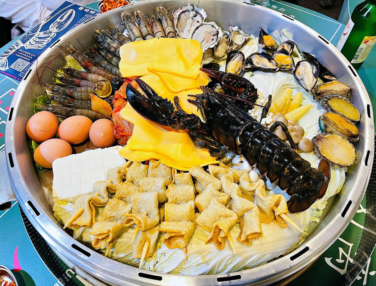 【狂一鍋三重重新店】傳統客家鹹湯圓vs古早味排骨酥,台客尚愛的新台式火鍋!台灣狂潮火鍋店最潮台味『狂一鍋』- 樂多多集團旗下爆紅名店