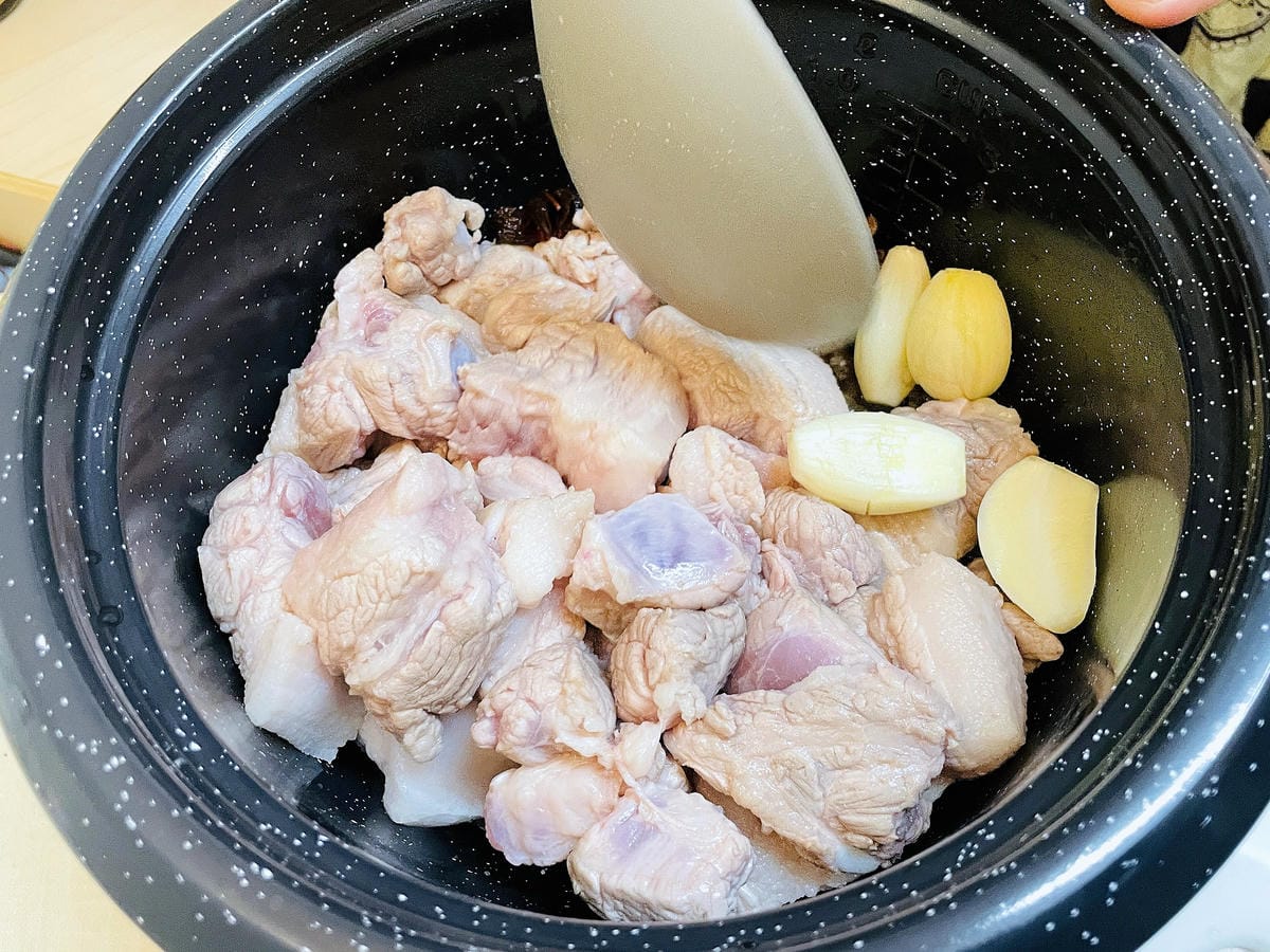 【Fujitek富士電通】微電腦達人料理鍋 FTP-EP705首創先爆香後炊煮-多功能不沾蒸鍋小家庭都在用的迷你電鍋!