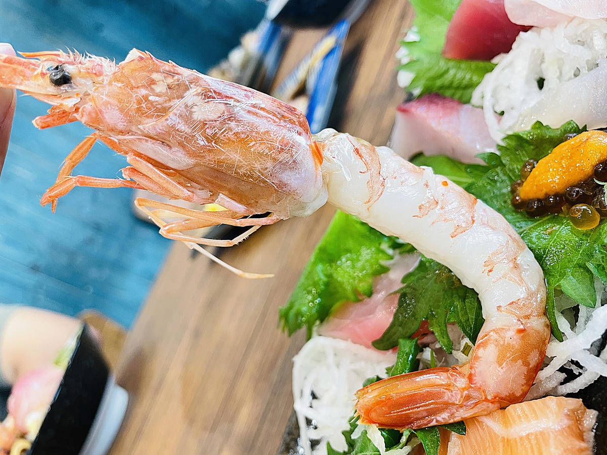 【封鮨食堂】超豪華生魚片海鮮丼重磅登場!新北板橋一定要吃的日本料理,超厚『生魚片』不怕你吃!