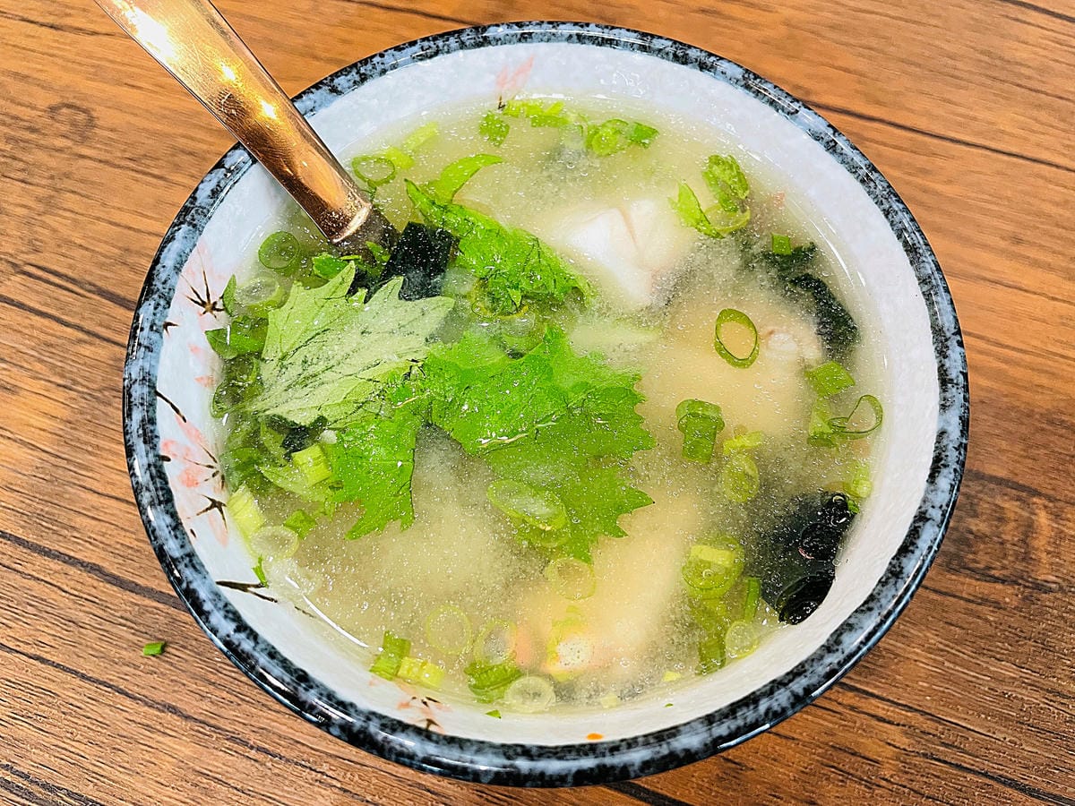 【封鮨食堂】超豪華生魚片海鮮丼重磅登場!新北板橋一定要吃的日本料理,超厚『生魚片』不怕你吃!