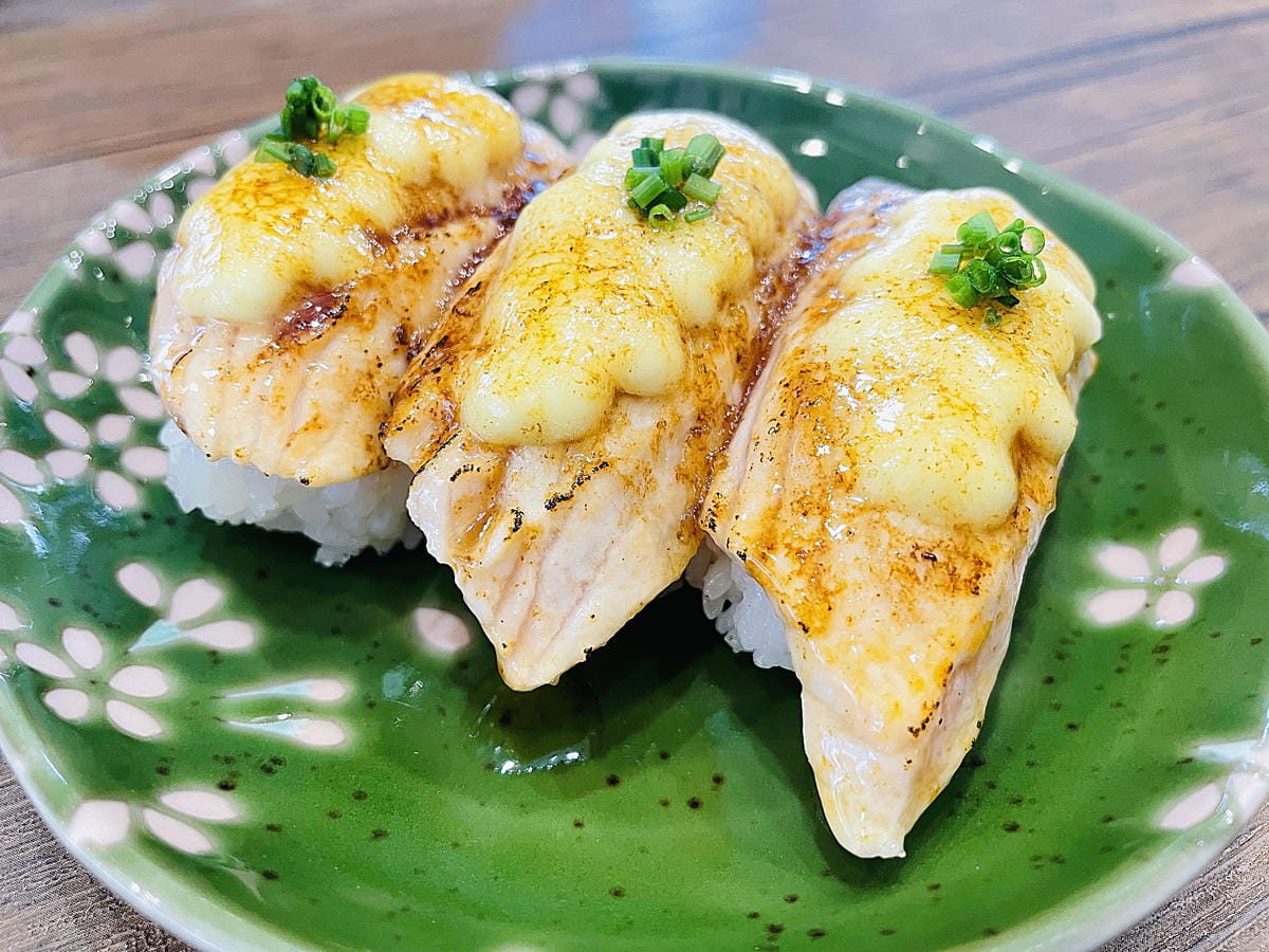 【封鮨食堂】超豪華生魚片海鮮丼重磅登場!新北板橋一定要吃的日本料理,超厚『生魚片』不怕你吃!