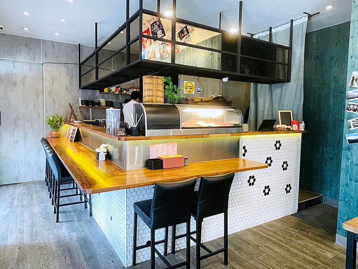 【封鮨食堂】超豪華生魚片海鮮丼重磅登場!新北板橋一定要吃的日本料理,超厚『生魚片』不怕你吃!