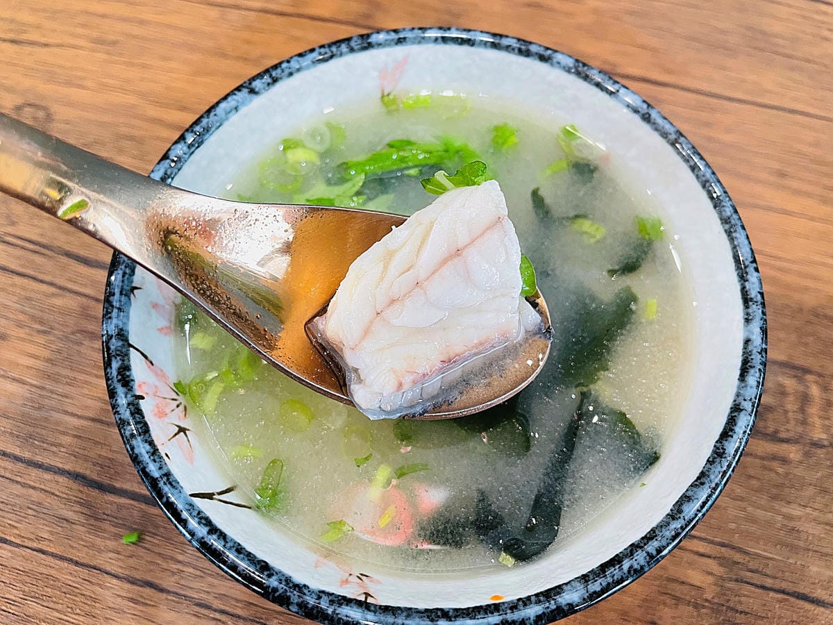 【封鮨食堂】超豪華生魚片海鮮丼重磅登場!新北板橋一定要吃的日本料理,超厚『生魚片』不怕你吃!