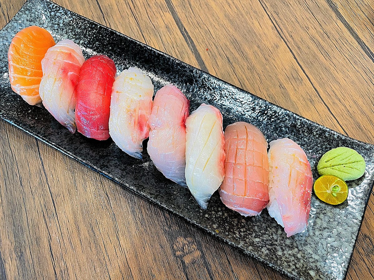 【封鮨食堂】超豪華生魚片海鮮丼重磅登場!新北板橋一定要吃的日本料理,超厚『生魚片』不怕你吃!