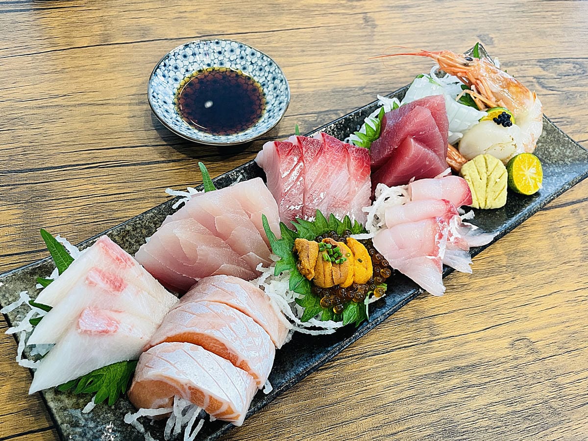 【封鮨食堂】超豪華生魚片海鮮丼重磅登場!新北板橋一定要吃的日本料理,超厚『生魚片』不怕你吃!