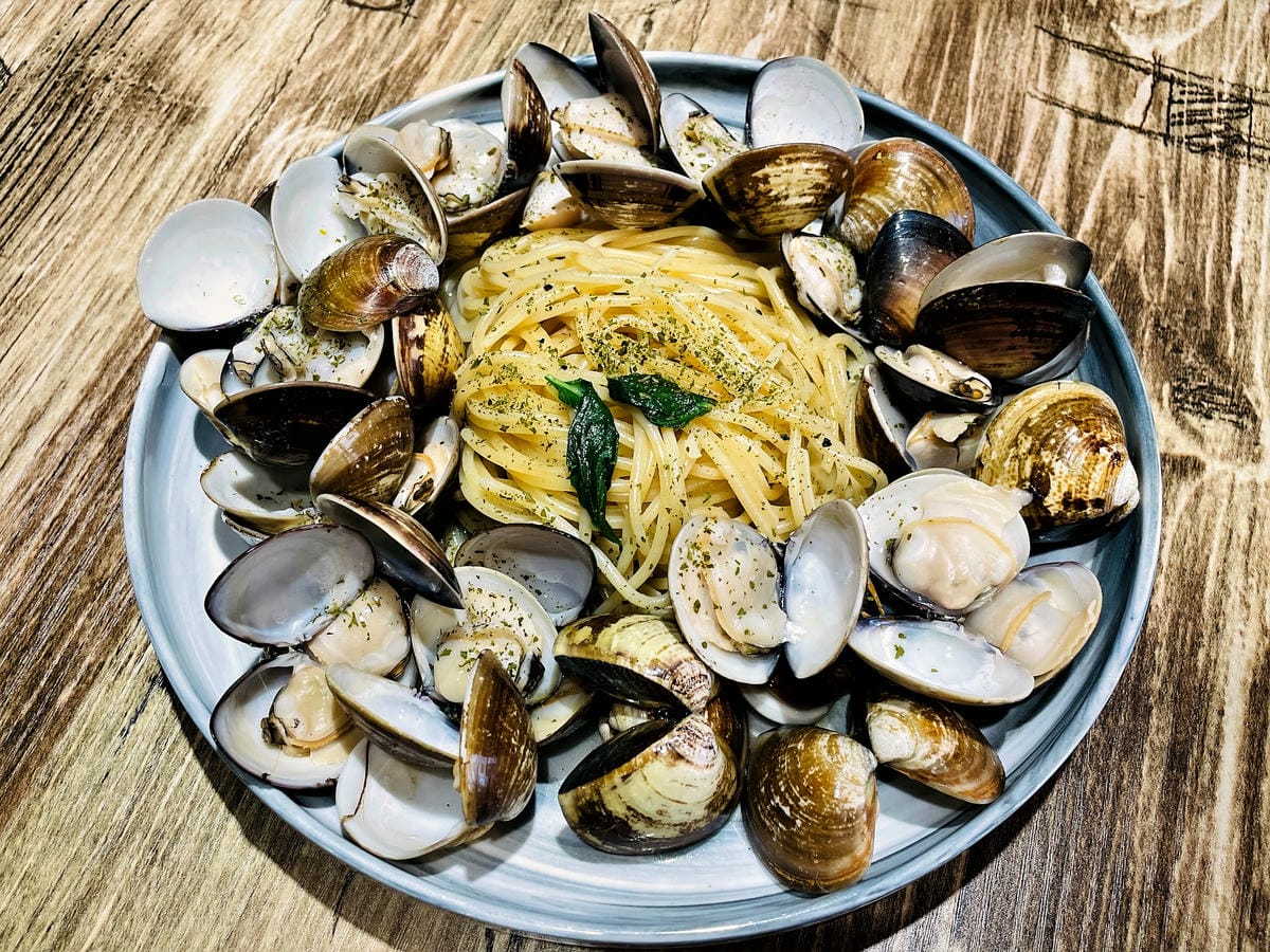【不二煮藝】台北大安區必吃美食,少油少鹽輕食健康新食尚!『新推出』浮誇痛風系義大利麵,滿滿蛤蠣好誘人!