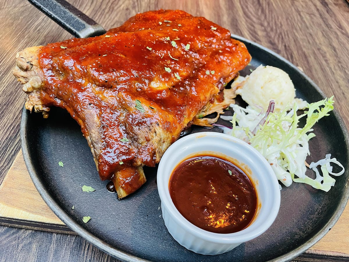 【ABV美式餐酒館】台北東區大安區美式餐廳推薦!以十九世紀淘金潮為發想,開礦拓荒極具野性的西部風格300款的世界精釀啤酒任你挑快揪三五好友一起大烤吃肉大口喝酒!