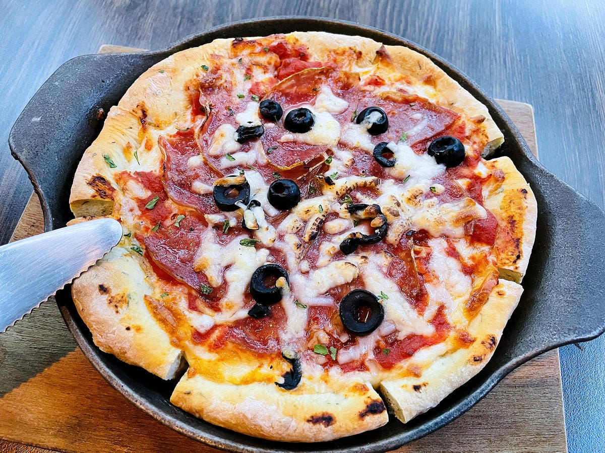 【ABV美式餐酒館】台北東區大安區美式餐廳推薦!以十九世紀淘金潮為發想,開礦拓荒極具野性的西部風格300款的世界精釀啤酒任你挑快揪三五好友一起大烤吃肉大口喝酒!