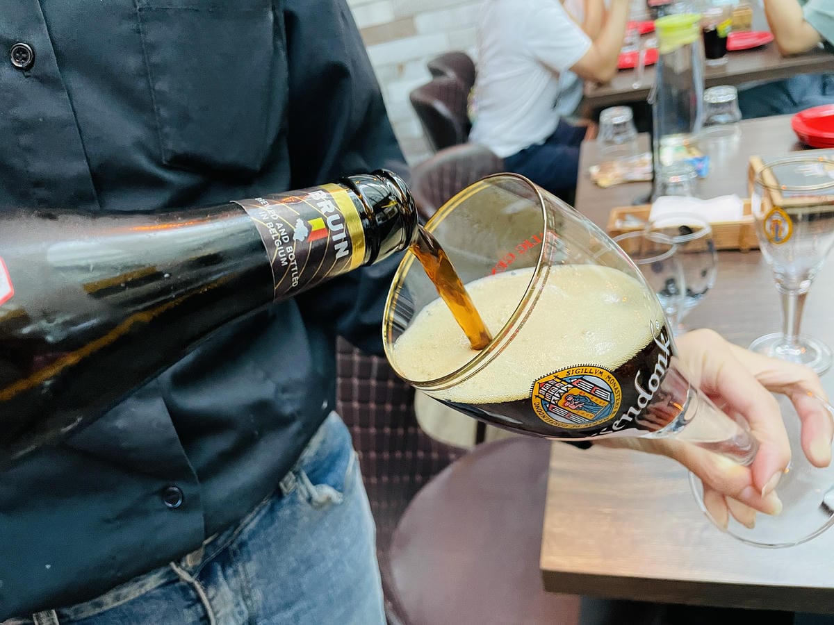 【ABV美式餐酒館】台北東區大安區美式餐廳推薦!以十九世紀淘金潮為發想,開礦拓荒極具野性的西部風格300款的世界精釀啤酒任你挑快揪三五好友一起大烤吃肉大口喝酒!