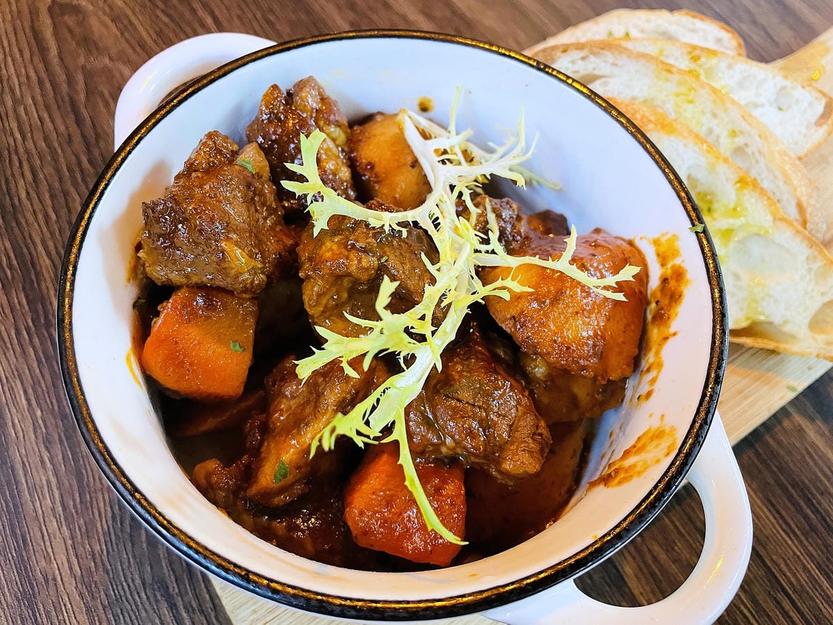 【ABV美式餐酒館】台北東區大安區美式餐廳推薦!以十九世紀淘金潮為發想,開礦拓荒極具野性的西部風格300款的世界精釀啤酒任你挑快揪三五好友一起大烤吃肉大口喝酒!