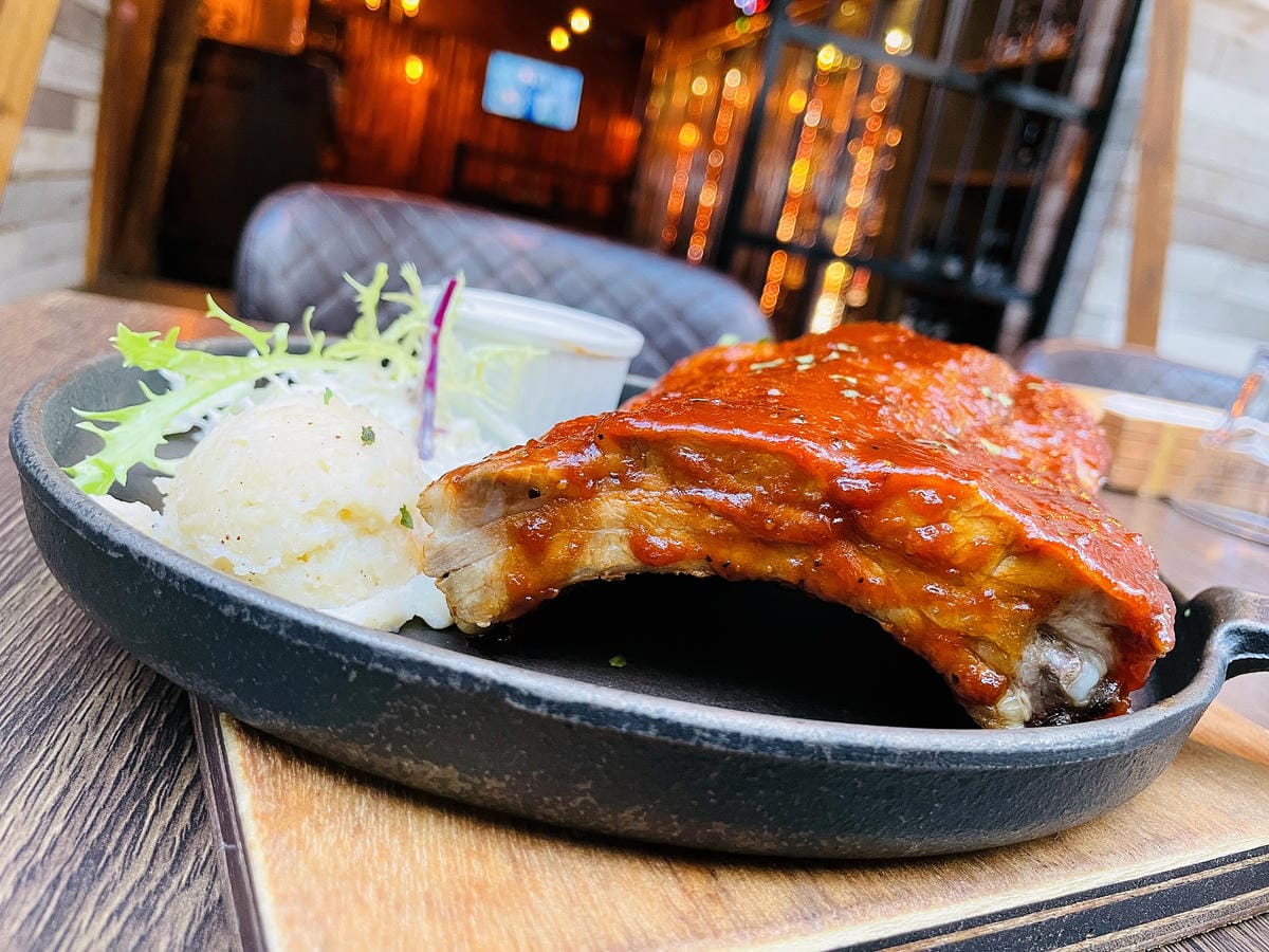 【ABV美式餐酒館】台北東區大安區美式餐廳推薦!以十九世紀淘金潮為發想,開礦拓荒極具野性的西部風格300款的世界精釀啤酒任你挑快揪三五好友一起大烤吃肉大口喝酒!