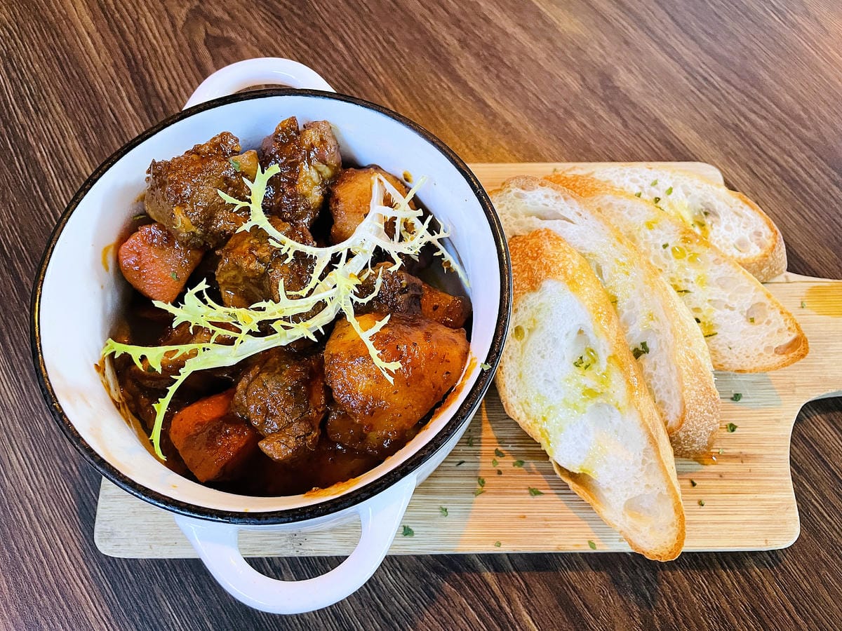 【ABV美式餐酒館】台北東區大安區美式餐廳推薦!以十九世紀淘金潮為發想,開礦拓荒極具野性的西部風格300款的世界精釀啤酒任你挑快揪三五好友一起大烤吃肉大口喝酒!