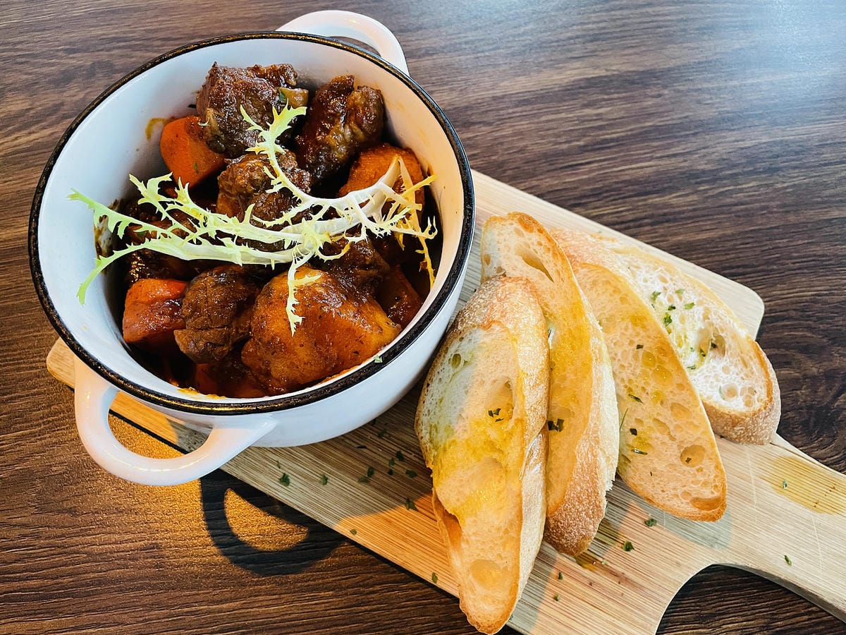 【ABV美式餐酒館】台北東區大安區美式餐廳推薦!以十九世紀淘金潮為發想,開礦拓荒極具野性的西部風格300款的世界精釀啤酒任你挑快揪三五好友一起大烤吃肉大口喝酒!