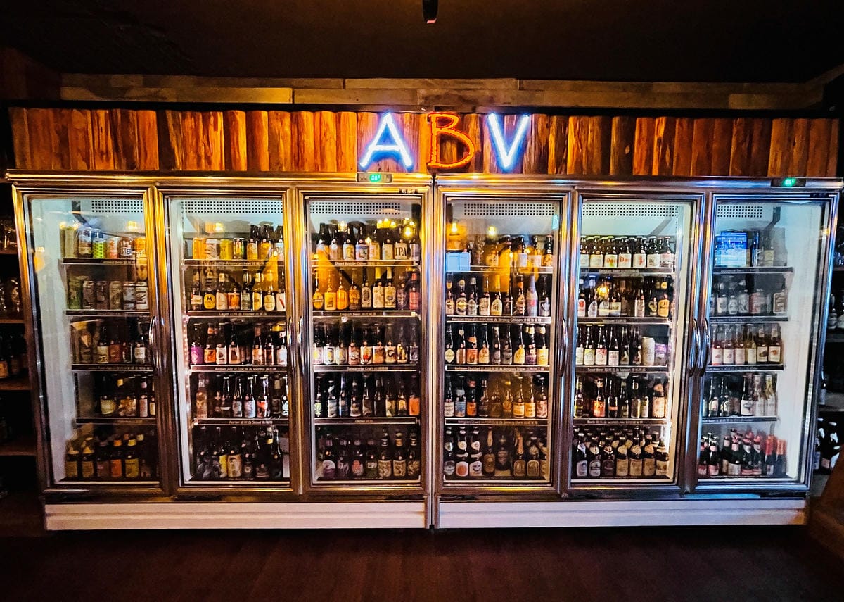 【ABV美式餐酒館】台北東區大安區美式餐廳推薦!以十九世紀淘金潮為發想,開礦拓荒極具野性的西部風格300款的世界精釀啤酒任你挑快揪三五好友一起大烤吃肉大口喝酒!