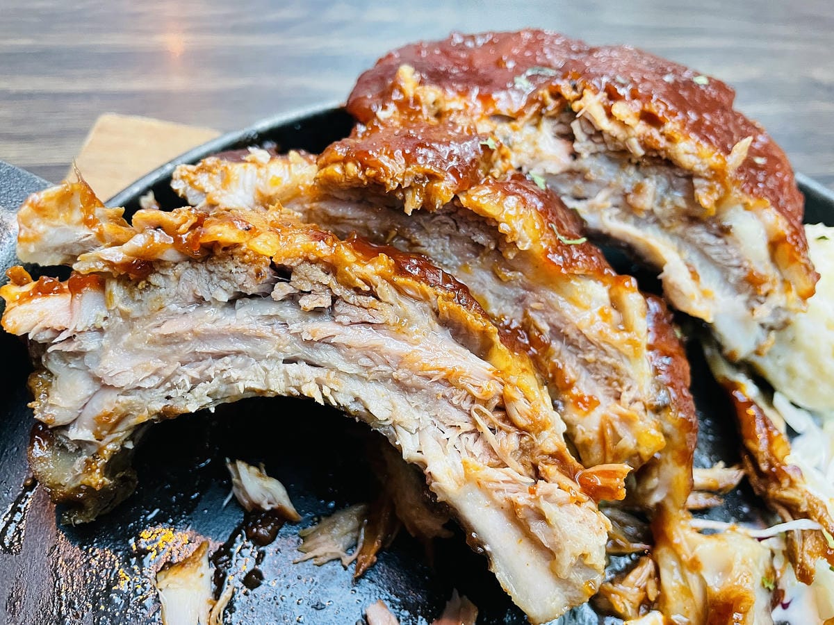 【ABV美式餐酒館】台北東區大安區美式餐廳推薦!以十九世紀淘金潮為發想,開礦拓荒極具野性的西部風格300款的世界精釀啤酒任你挑快揪三五好友一起大烤吃肉大口喝酒!